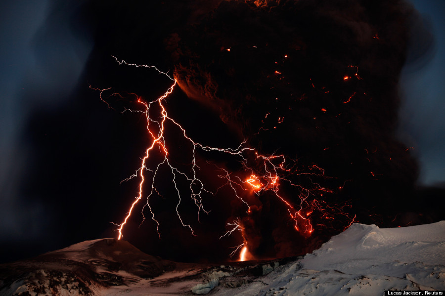 iceland volcano lightning