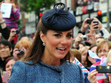 Diamond Jubilee: Crowds Turn Out For Queen,...