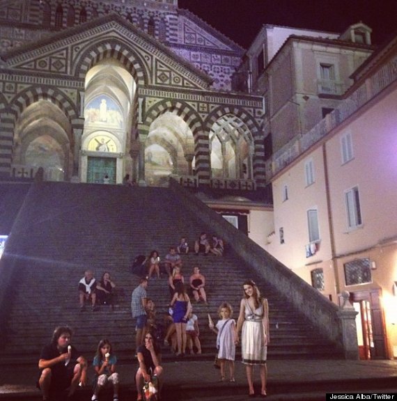 Jessica Alba Shows Off Bikini Body In Holiday Twitter Picture