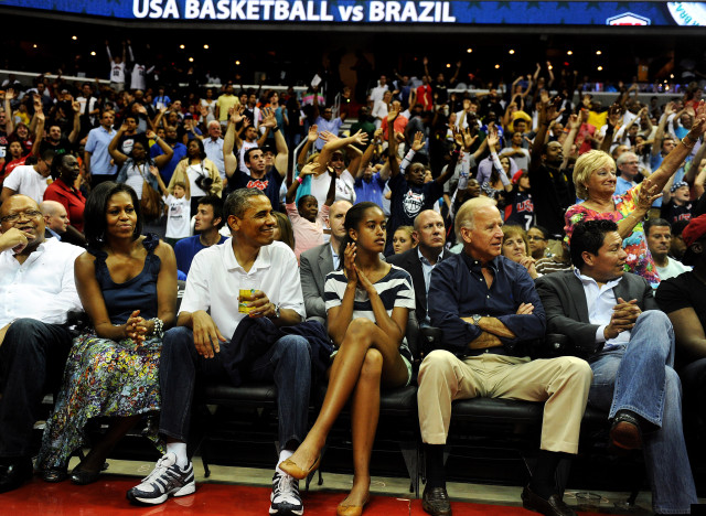 obama kiss cam
