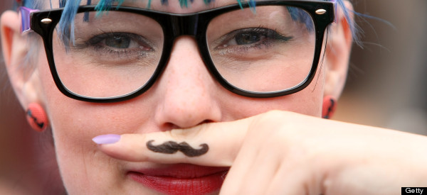 Olimpiadas hipster: lanzamiento de gafas de pasta, estiramiento de pitillos... (FOTOS)