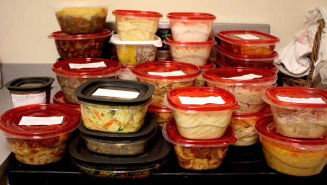 how-to-clean-plastic-food-containers-huffpost