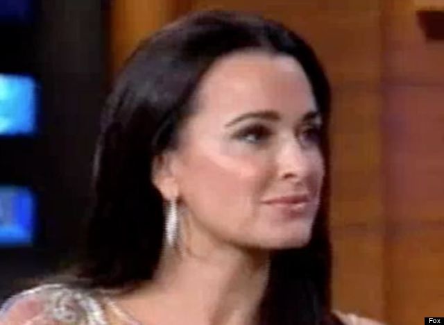 http://urls.re/S3R .WATCH: Kyle Richards Talks Mauricio's On-Screen Partial Nudity