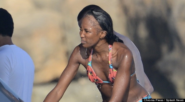 Naomi Campbell big ass bald spot from wearing too many weaves