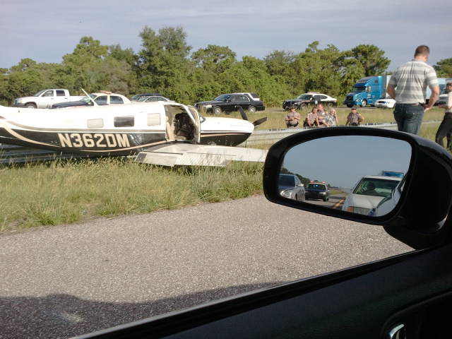 plane lands on i75 gibsonton tampa