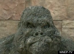 http://i.huffpost.com/gen/754583/thumbs/s-GORILLA-STATUE-large.jpg