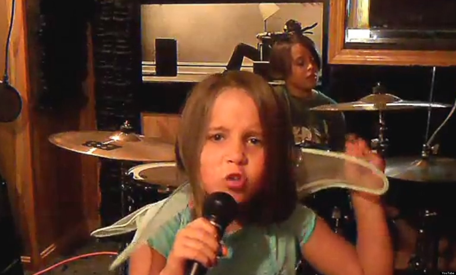 Little Girl Rocks Out Instead Of Throwing A Traditional Tantrum (VIDEO