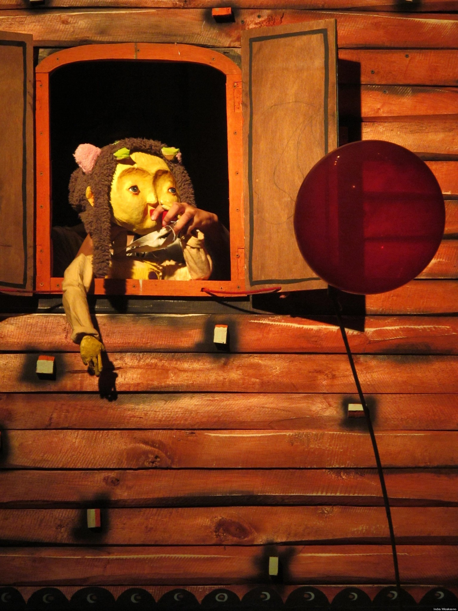 Papermoon Puppet Theater Portrays Indonesia�s Darker