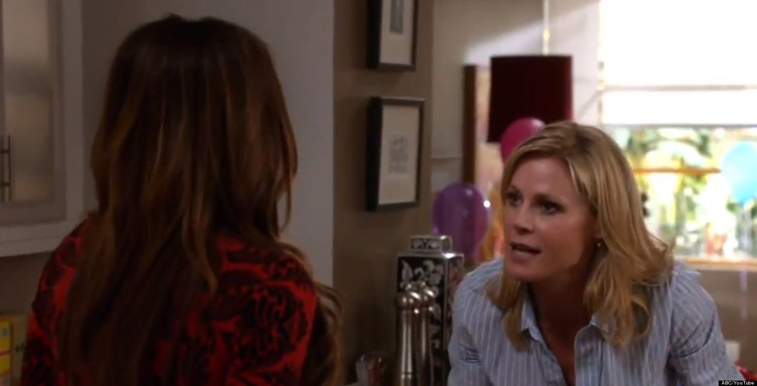 'Modern Family' Gloria Tells Others About Pregnancy In Season 4 Promo