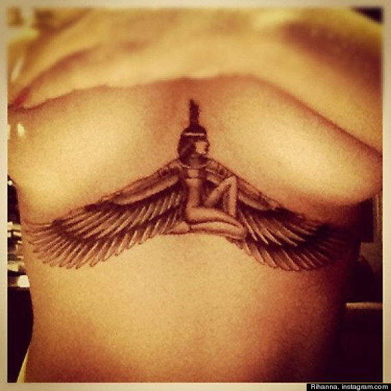 Rihanna presume su nuevo y enorme tatuaje