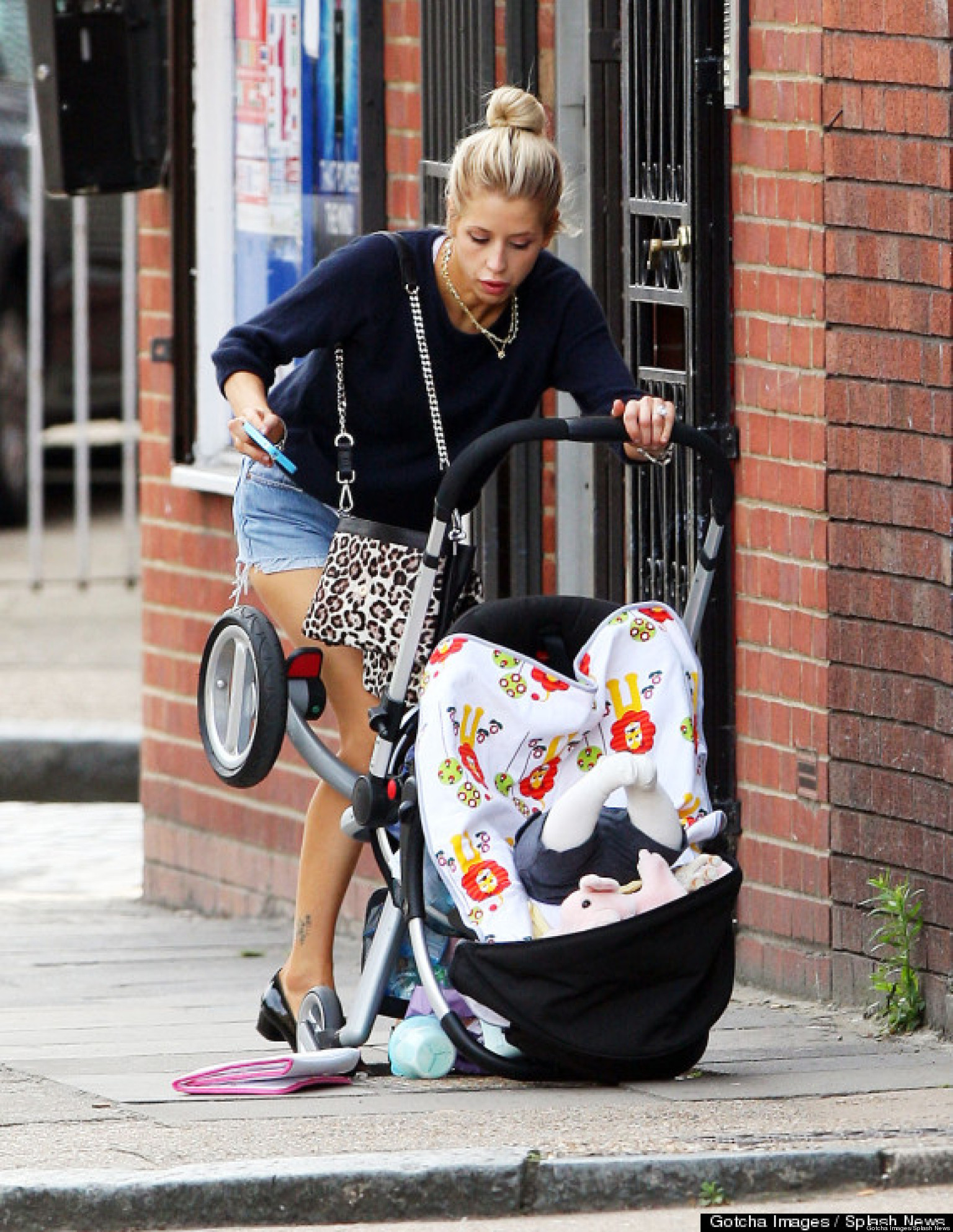 Peaches Geldof Drops Her Baby, But Not Her Cell Phone Call (PHOTOS)