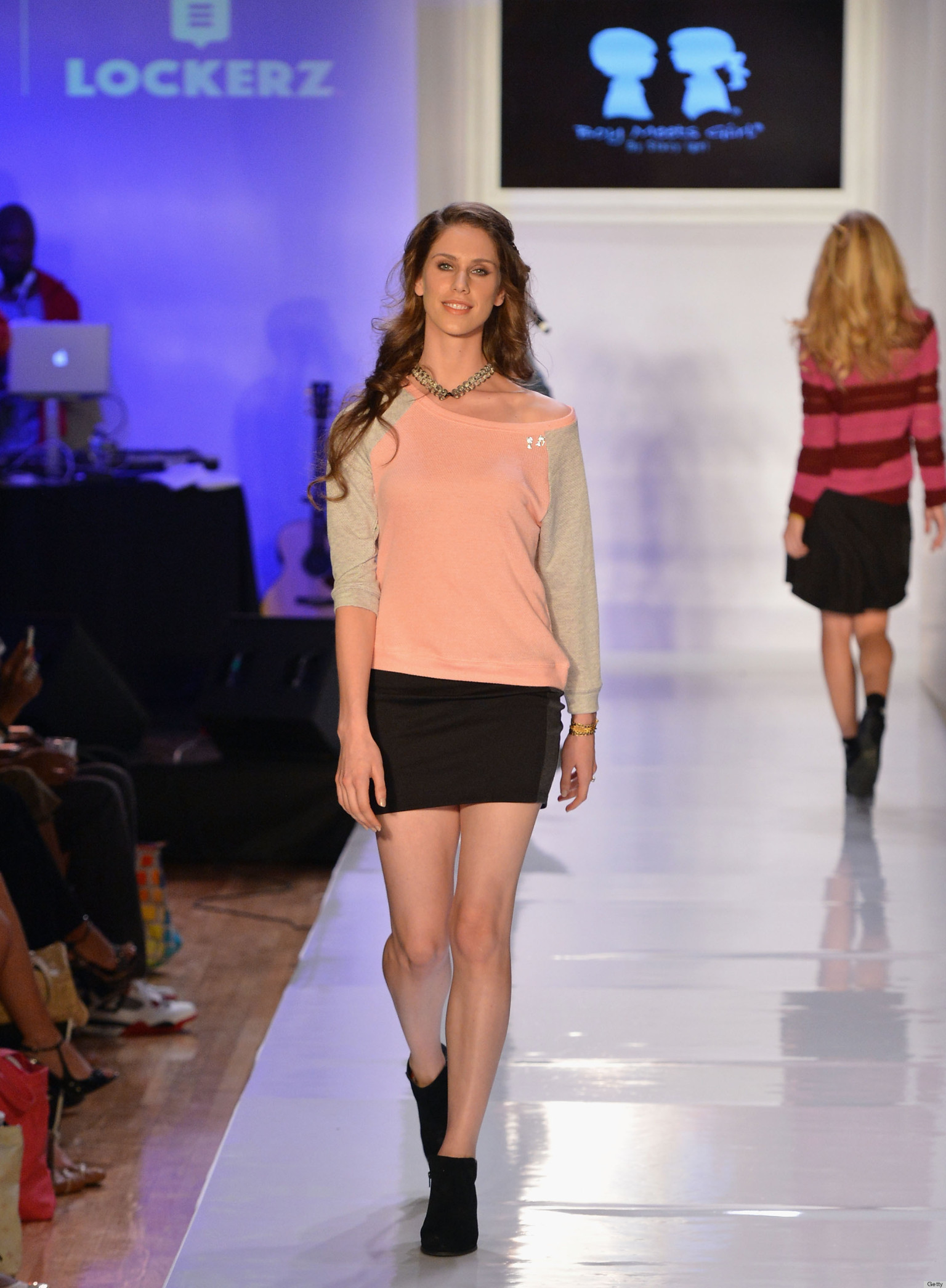 Cassandra Bankson Acne Plagued Teen Walks In New York Fashion Week Photos Huffpost 