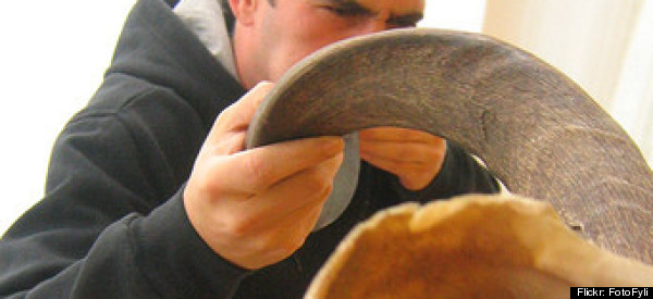 WATCH: How To Blow A Shofar 