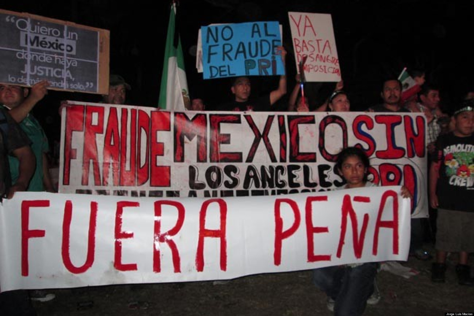 Dan ‘El Grito' en Los Angeles y protestan contra Peña Nieto HuffPost