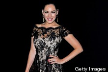 Kelly Brook Hits The Philip Treacy F-Row In Nude And Black