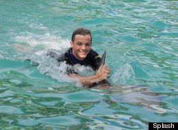 Louis Makes A Splash