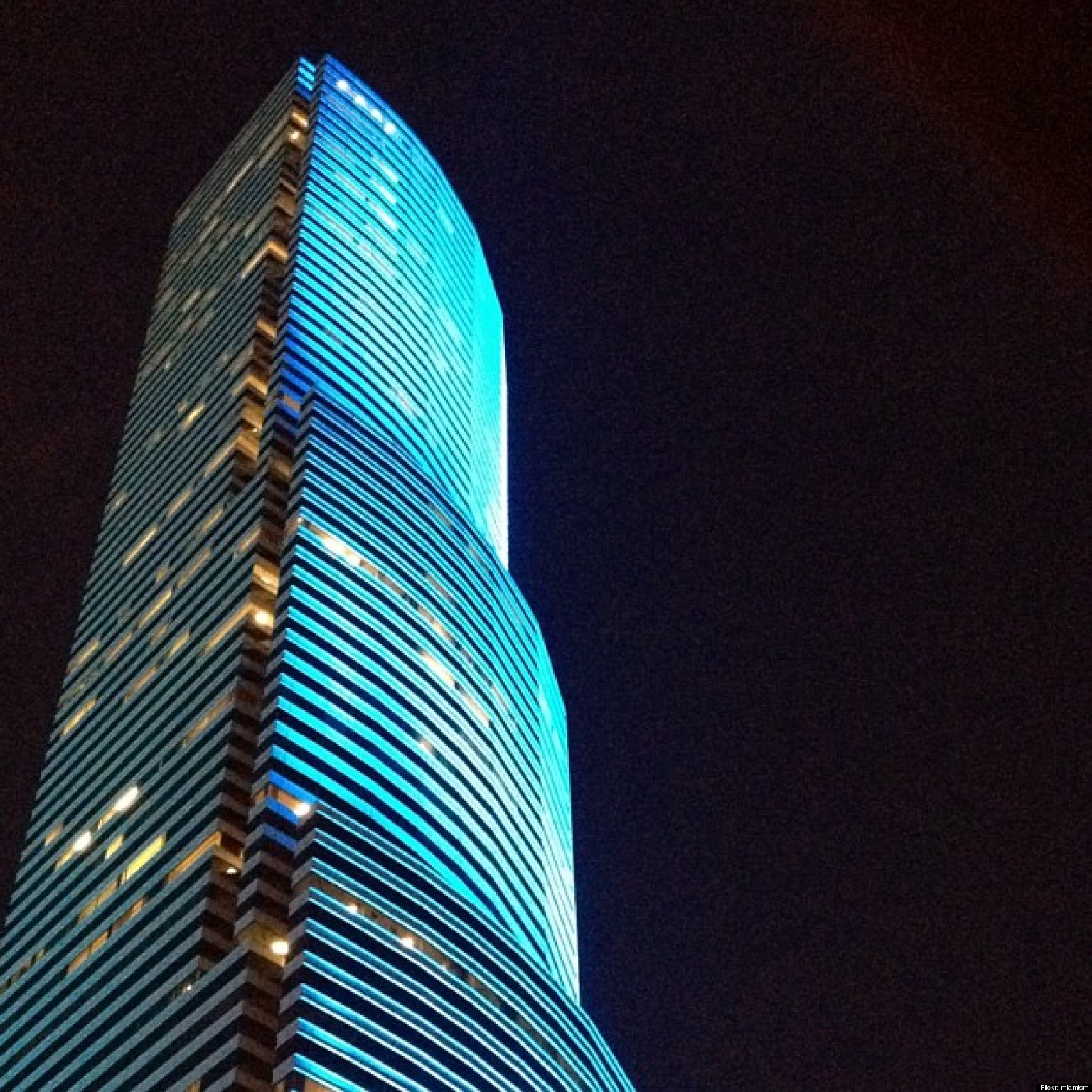 Colored Led Lights >> Miami Tower Changes Colors Instantly With New LED Lights ... Colored Led Lights >> Miami Tower Changes Colors Instantly With New LED Lights ...