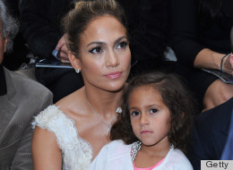 Jennifer Lopez en el show de Chanel con su hija Emme Maribel