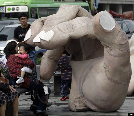 giant hand