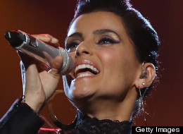 Nelly Furtado se prépare à chanter dans le froid pour un spectacle du Nouvel an (PHOTOS)