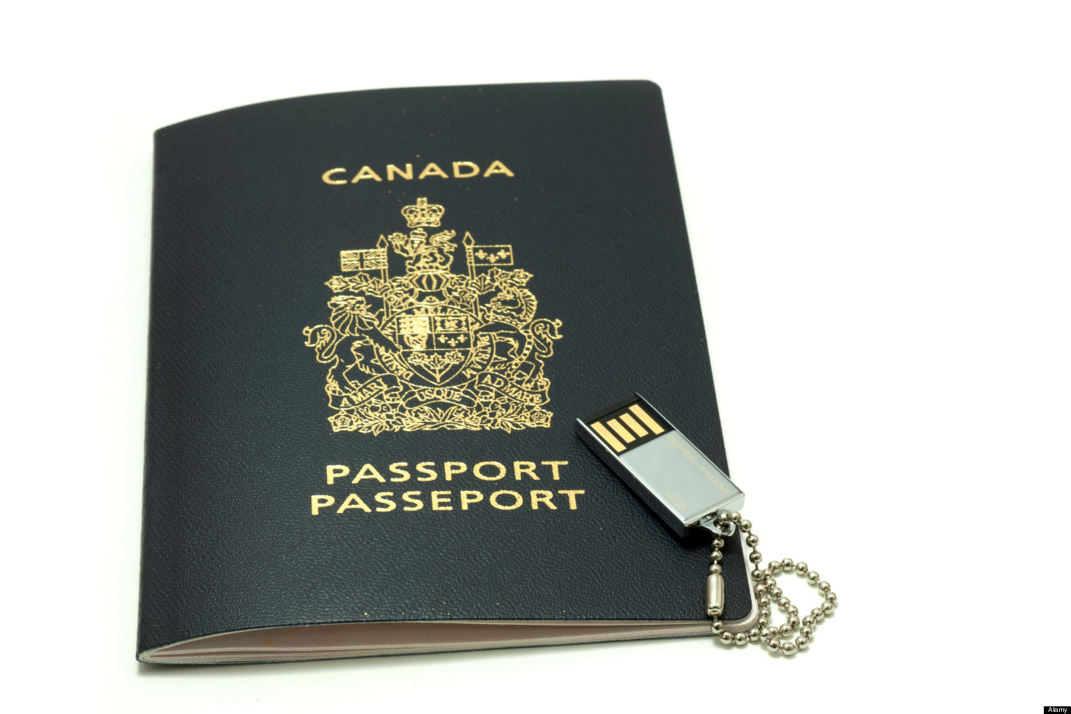 new-canadian-passports-tories-pushed-design-in-a-historical-direction