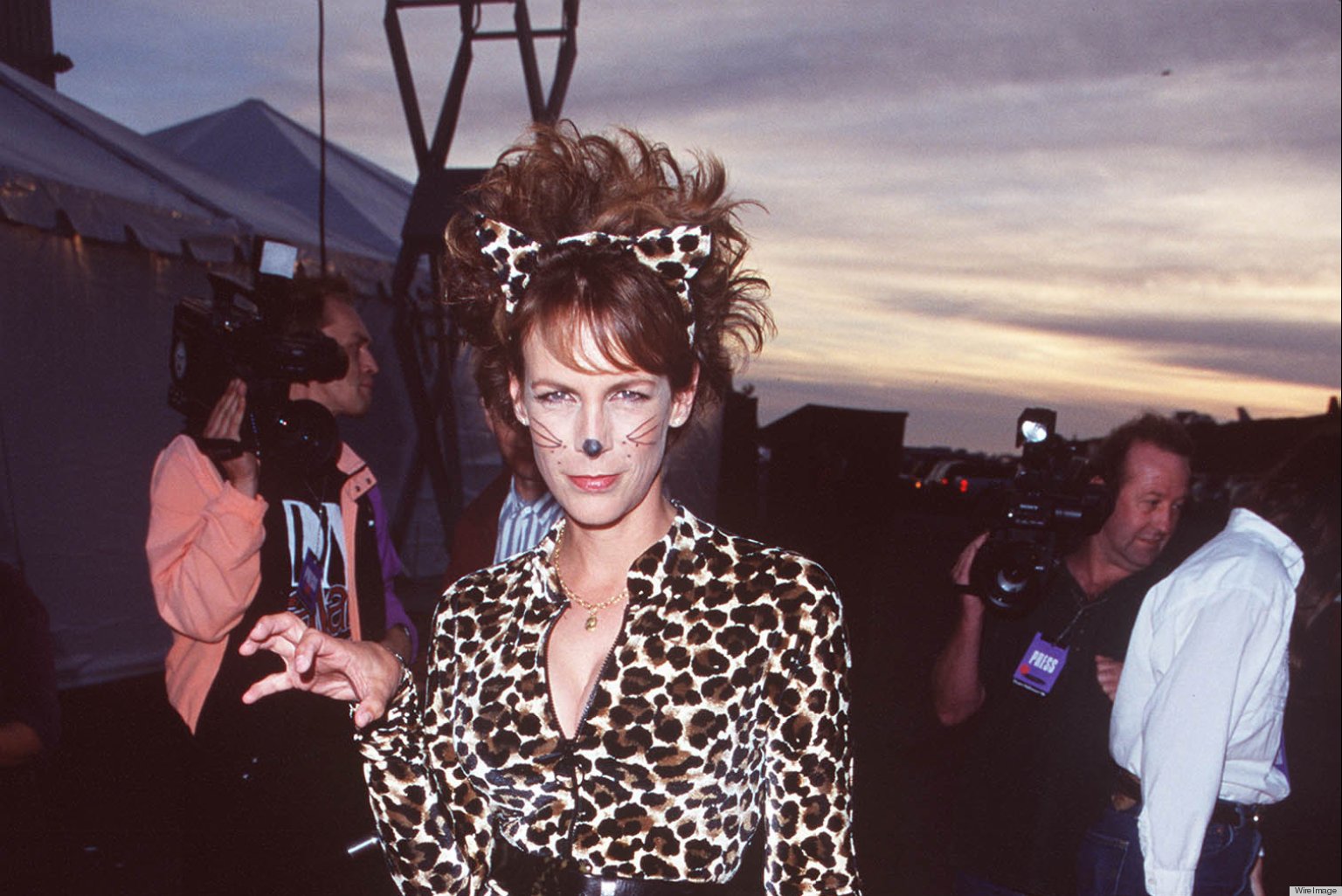 Jamie Lee Curtis Is The Cat�s Meow In Her �90s Halloween Costume (PHOTO