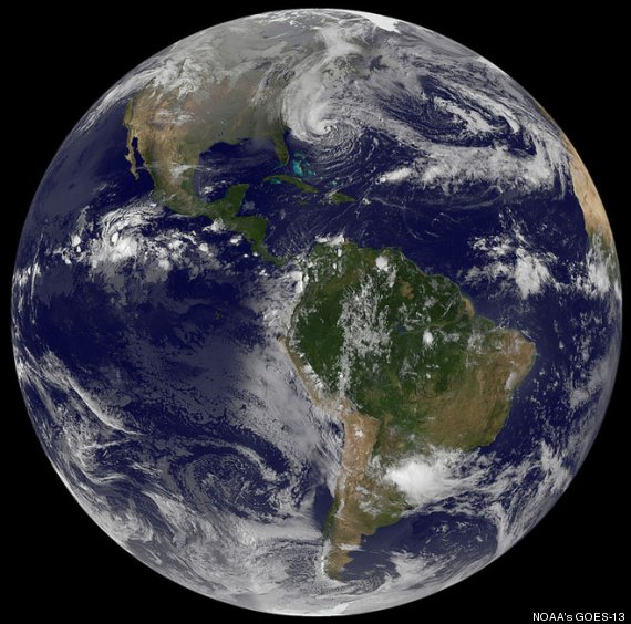 foto del mundo con huracán sandy