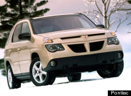 Este Pontiac Aztek... ¡se voló la barda!
