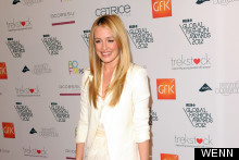 Cat Deeley Mistakes Loo Roll Holder For Dress