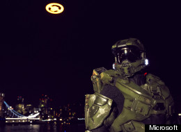 Halo 4 Launches With 'UFO' Flight Over London