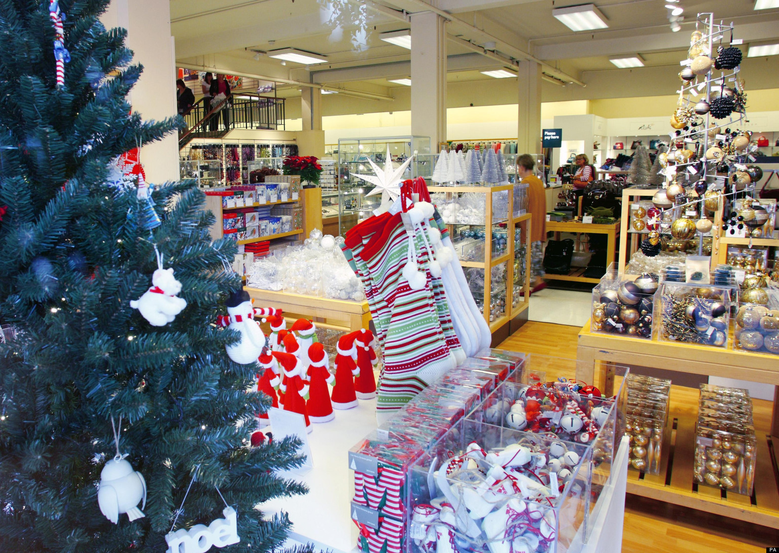 Christmas Retail Pop-Ups Appearing Across Britain In A Bid For Impulse Sales | HuffPost UK