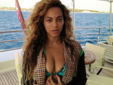 Beyonce Goes Make-Up Free As She Shows...