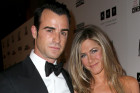 Jennifer Aniston & Justin Theroux Match Again,...