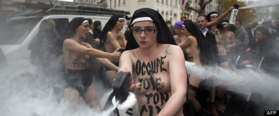 http://i.huffpost.com/gen/870503/thumbs/r-FEMEN-CIVITAS-large570.jpg?6