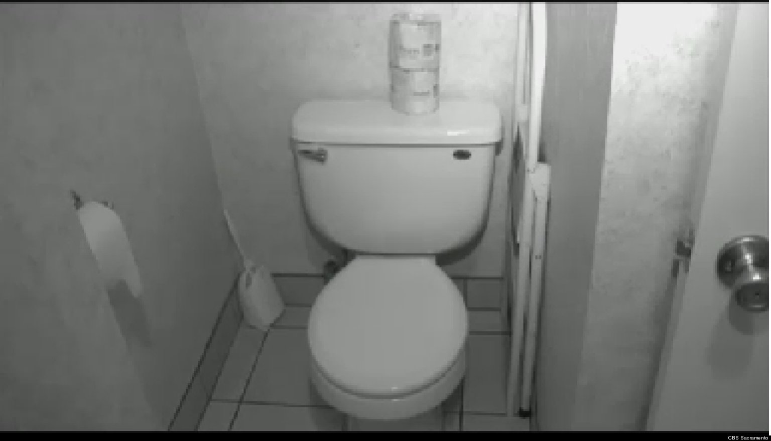 Чешский туалет со скрытой камерой в унитазе