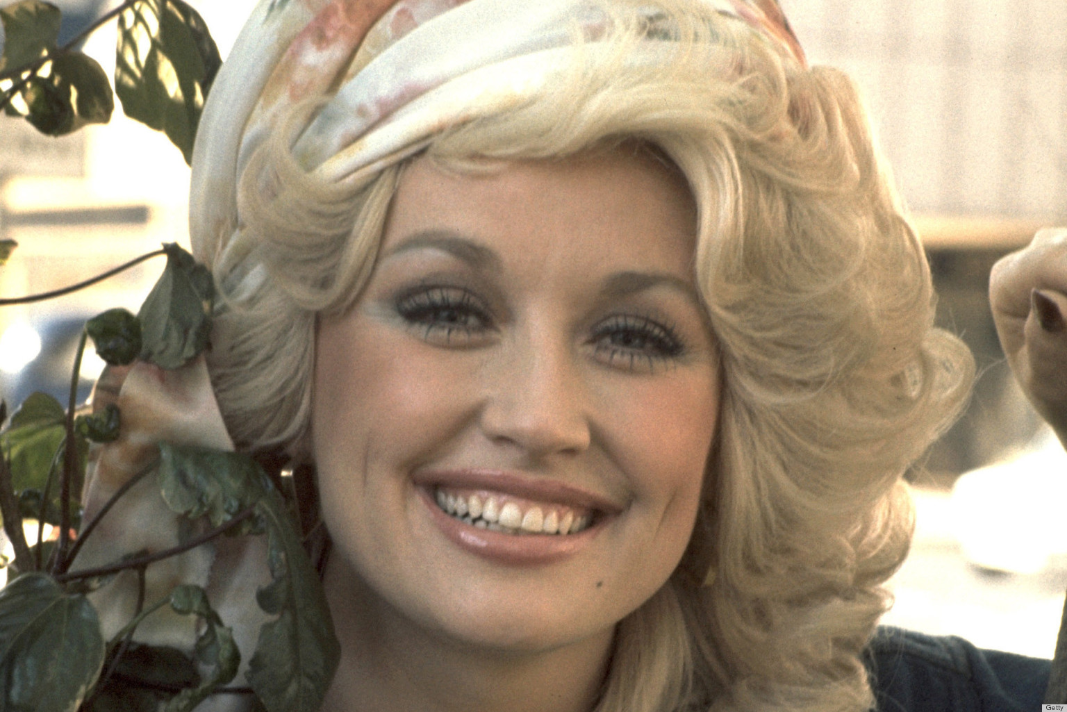 Dolly Parton's Backwoods Beauty Tips: 'I Used A Burnt Matchstick For Eyeliner, Berries ...1536 x 1025
