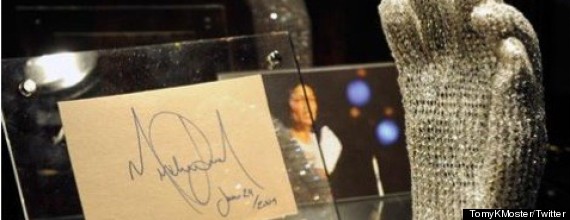 Lady Gaga arremata 55 itens de Michael Jackson em leilão O-MICHAEL-JACKSON-570