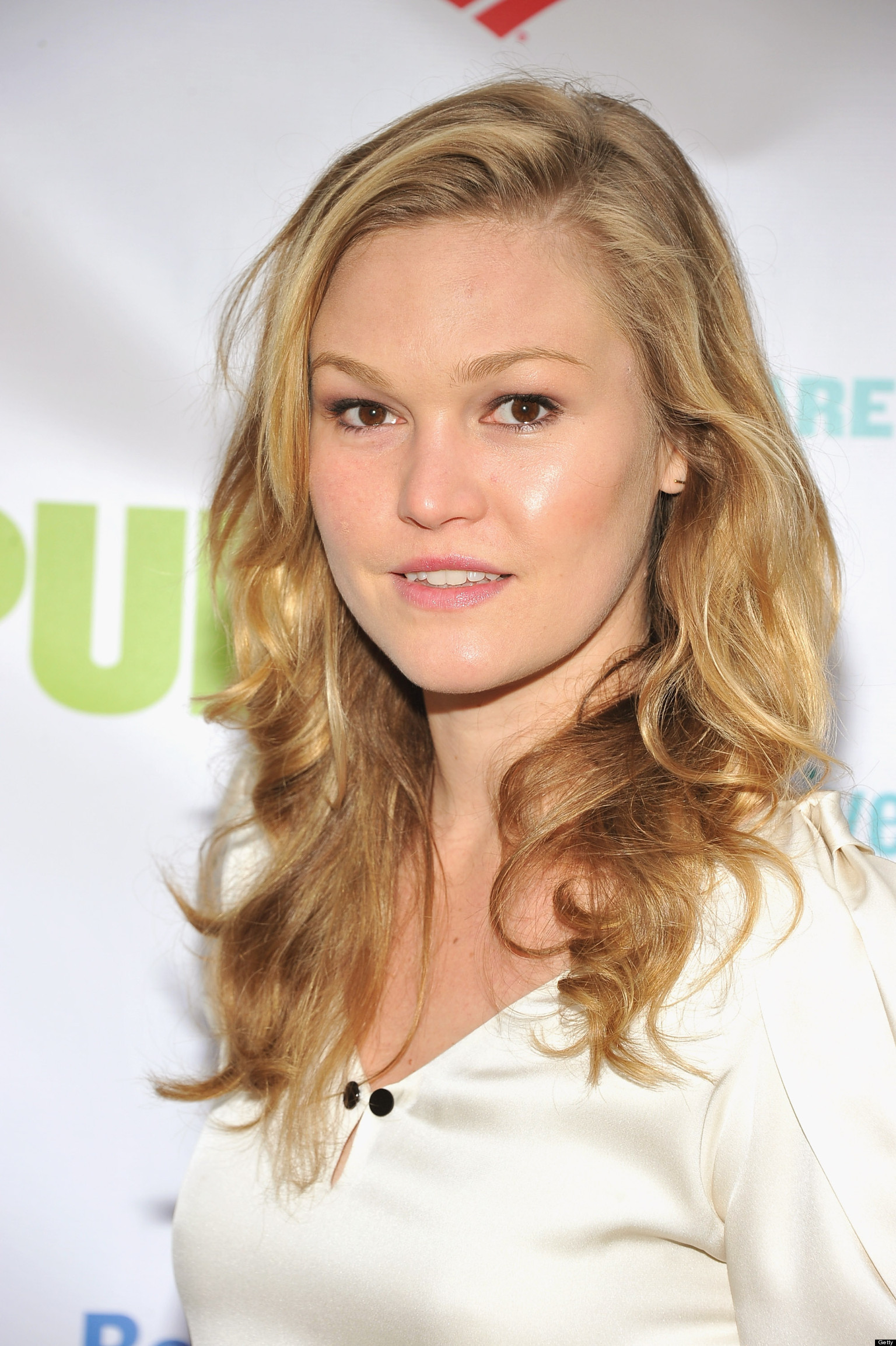 Julia Stiles Admits To Being A Middle School 'Klepto' For HuffPost's #