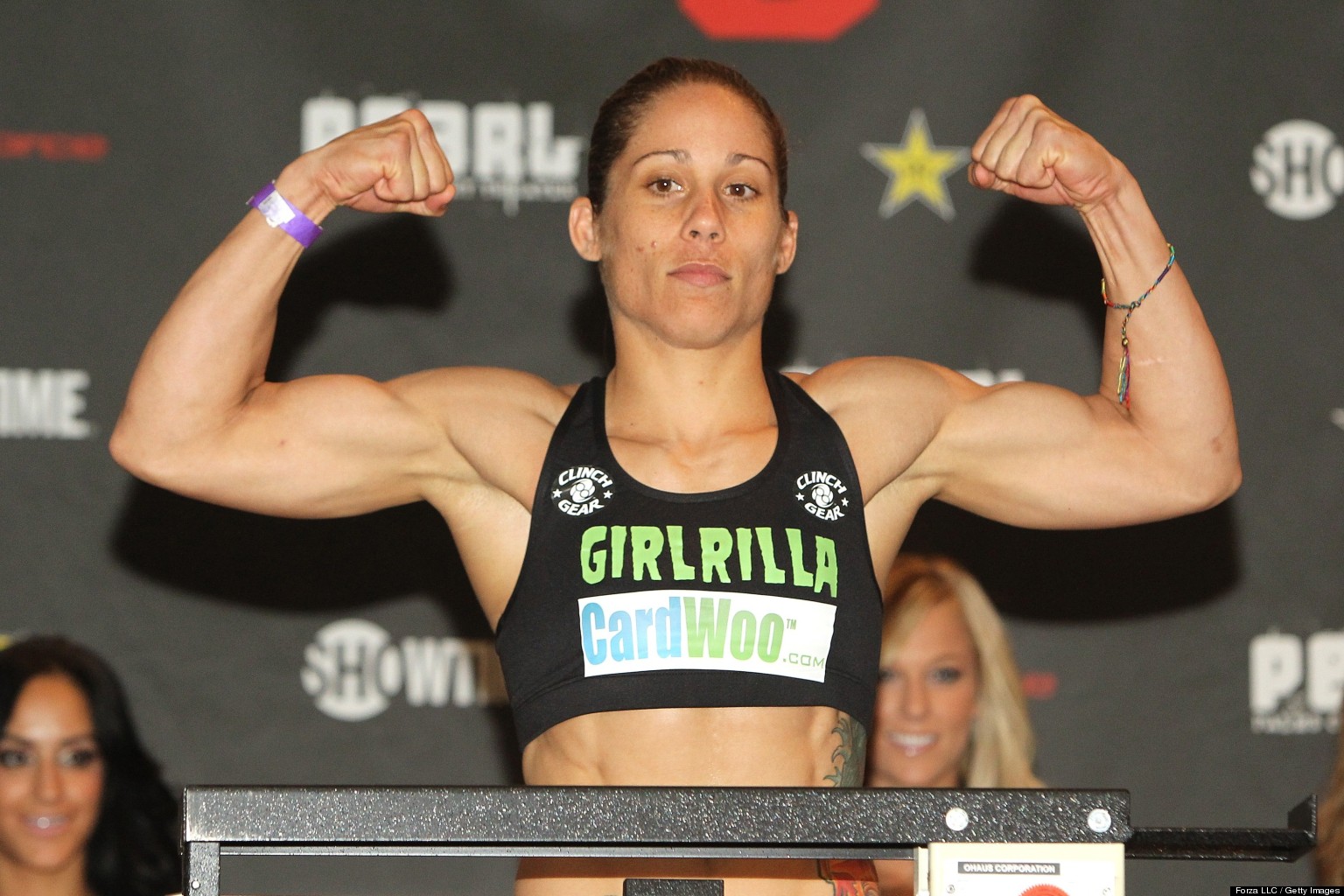 Liz Carmouche Signs To Ufc Becomes First Openly Gay Fighter Huffpost 