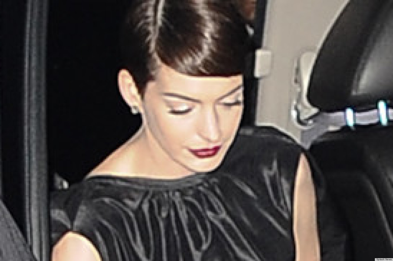 Anne Hathaway Flashes Photographers Pulls A Britney At Les Miserables