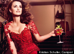 Los vestidos rojos de Penélope Cruz: Calendario Campari 2013
