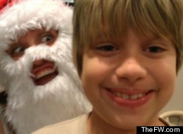 http://i.huffpost.com/gen/904882/thumbs/s-XMAS-PHOTOBOMB-large.jpg?6