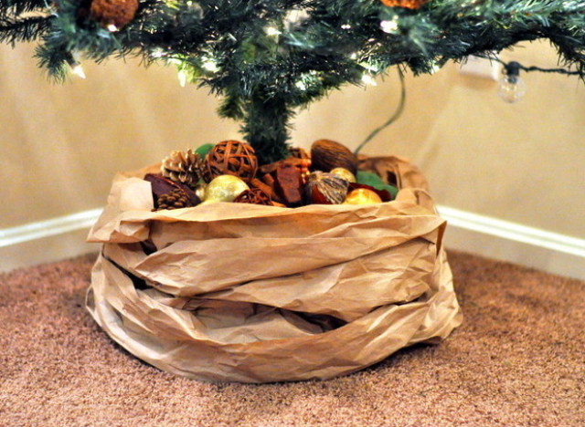 A Kraft Paper Tree Skirt To Dress Your Christmas Tree In Style | HuffPost