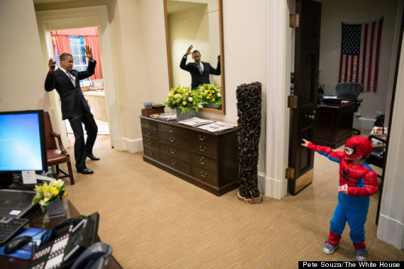 http://i.huffpost.com/gen/910638/thumbs/o-OBAMA-SPIDERMAN-570.jpg?6