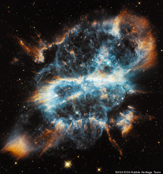 hubble planetary nebula christmas