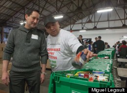 Moisson Montréal effectue son Grand Tri de Noël, en compagnie de personnalités