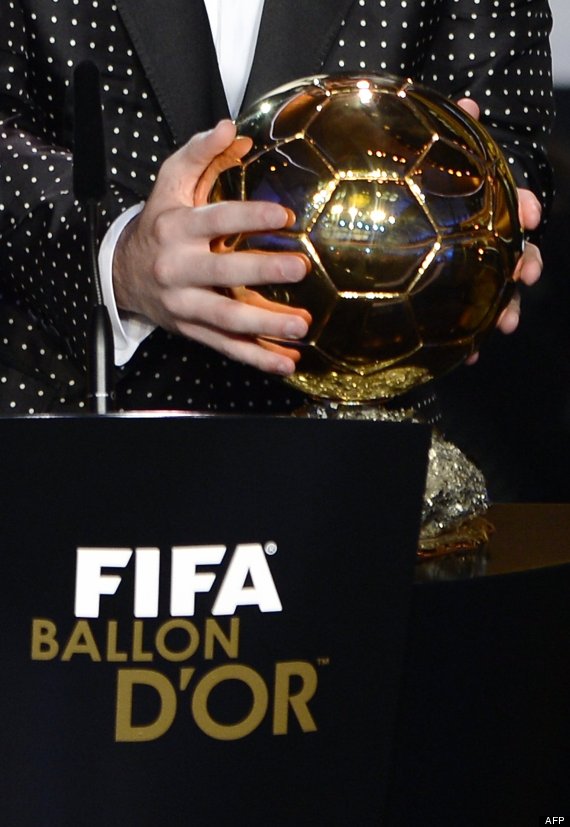 traje messi balon oro
