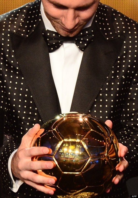 traje messi balon oro