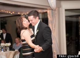 Men: Here's How To Dance At A Wedding