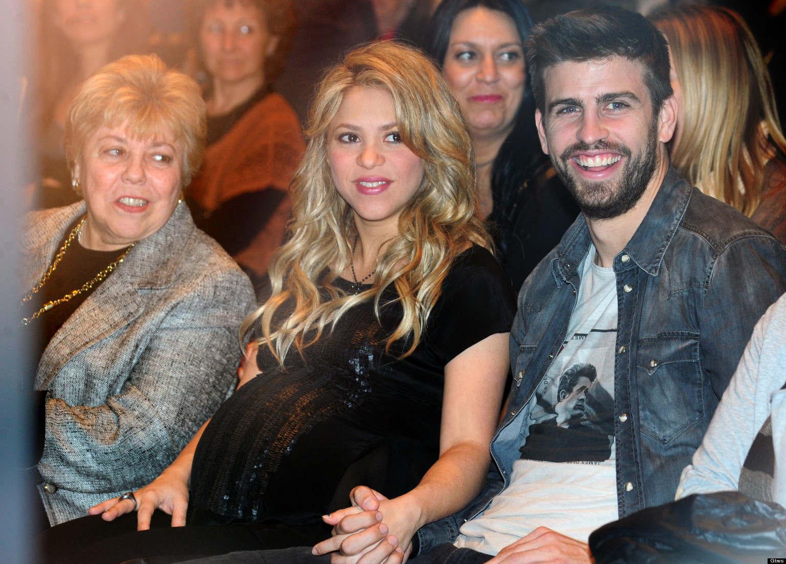 Fotos de Shakira embarazada luce barriga en la presentación del libro